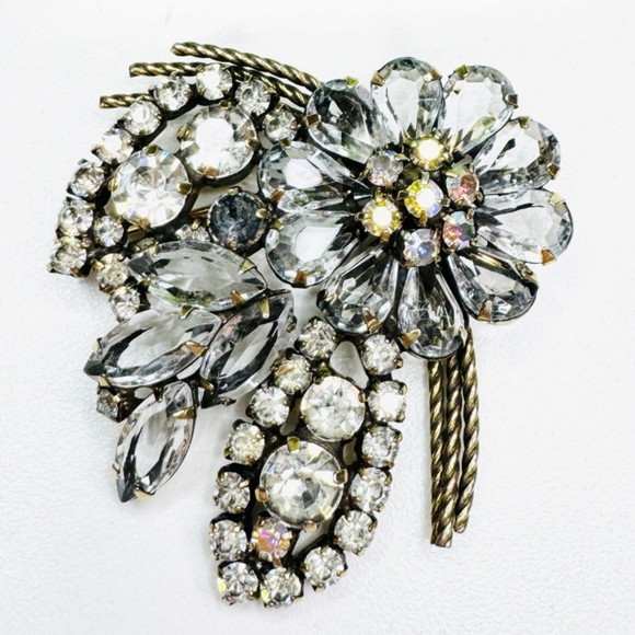 Vintage Jewelry - 😳 Vintage High End AB Rhinestone Floral Flower Open Back Brooch Pin